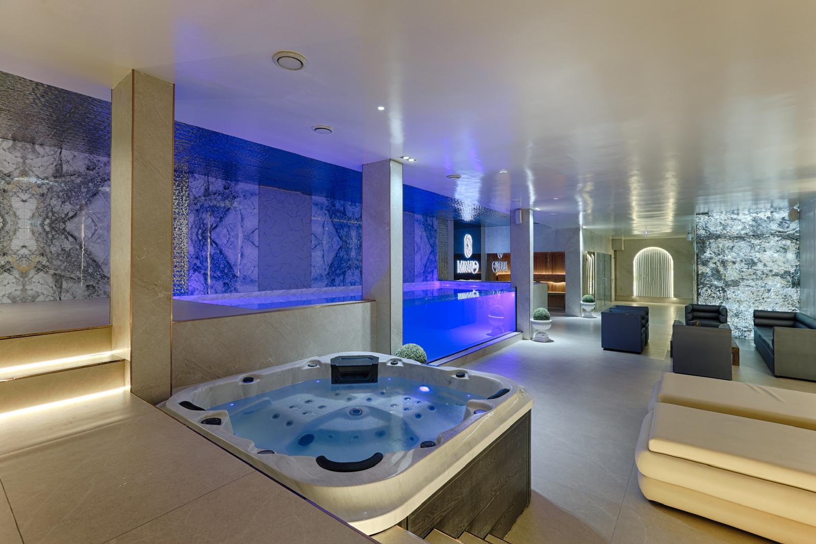 Spa privatif Murano à Paris — jacuzzi, piscine, sauna et hammam